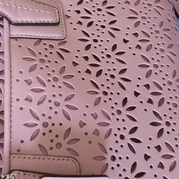 Adorable NWT Coach Taylor Bette Pink Leather Eyelet Tote 🩷🎁🩶 - Picture 4 of 16